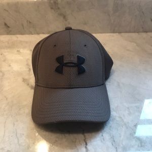 Great condition Men’s Under Armour L/XL hat